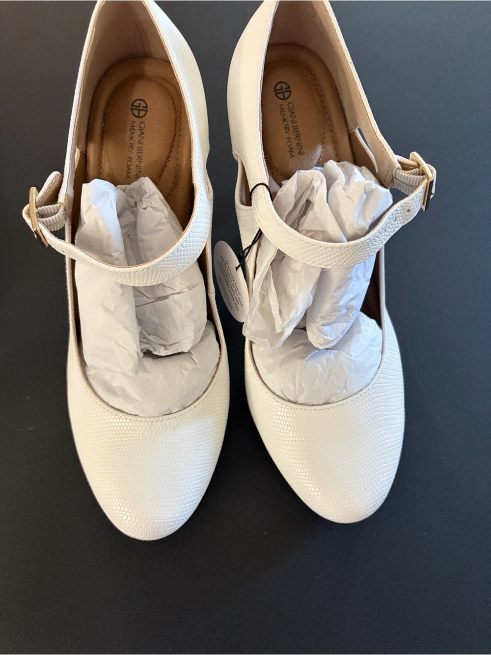 Giani Bernini White and Gold Memory Foam Heels, Size 9
